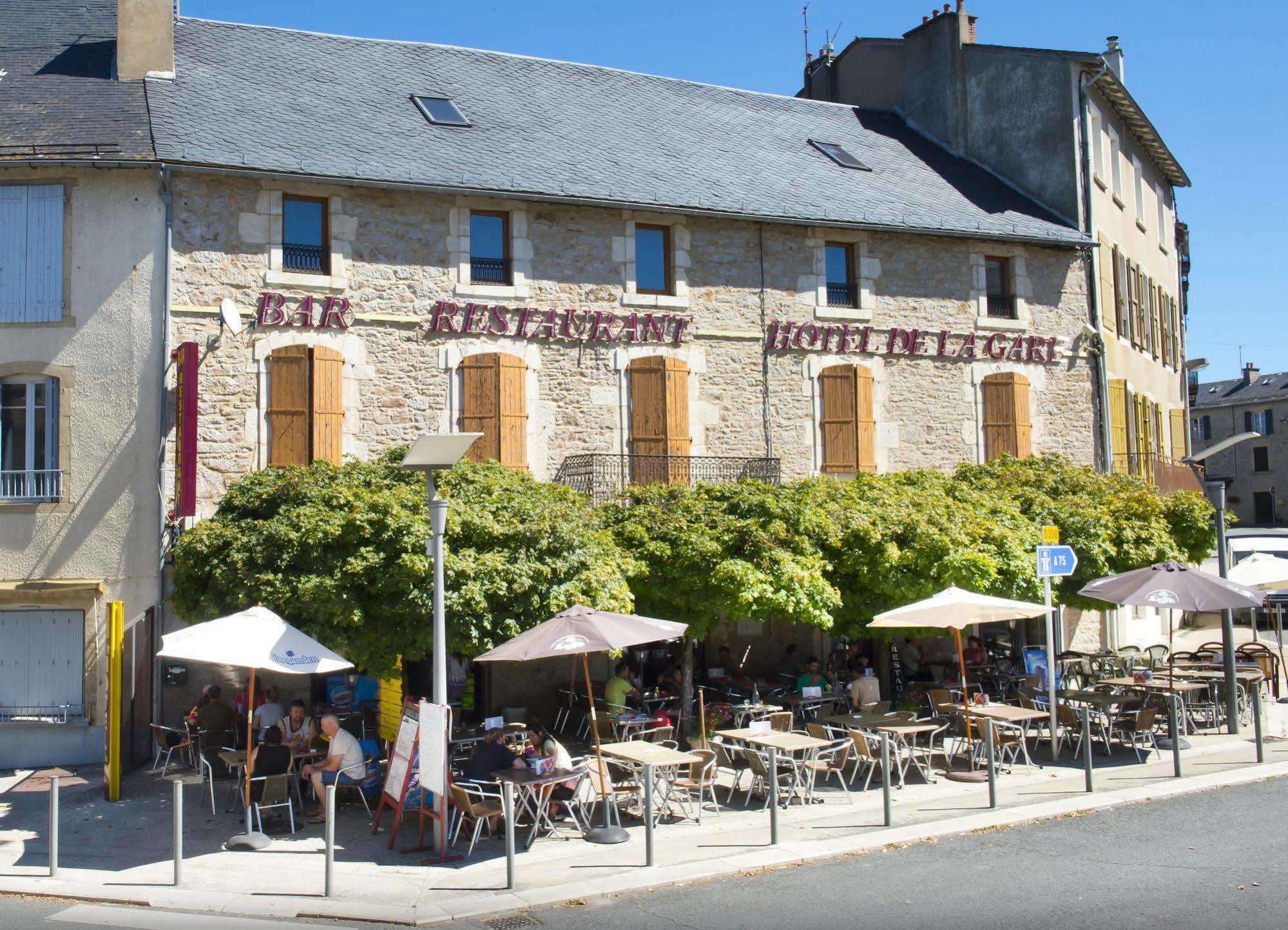 Hotel De La Gare ซีวีฮาค-เลอ-ชาตูว์ ภายนอก รูปภาพ