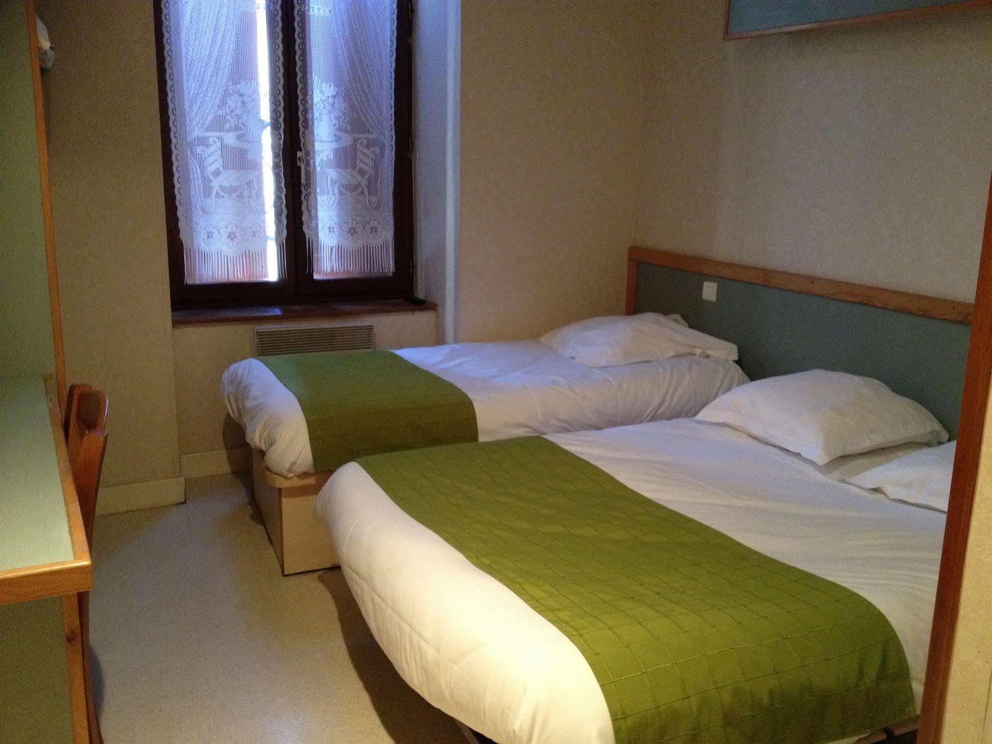 Hotel De La Gare ซีวีฮาค-เลอ-ชาตูว์ ภายนอก รูปภาพ