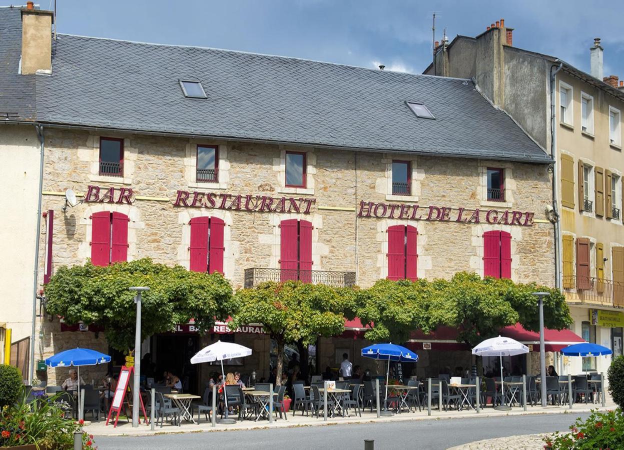 Hotel De La Gare ซีวีฮาค-เลอ-ชาตูว์ ภายนอก รูปภาพ