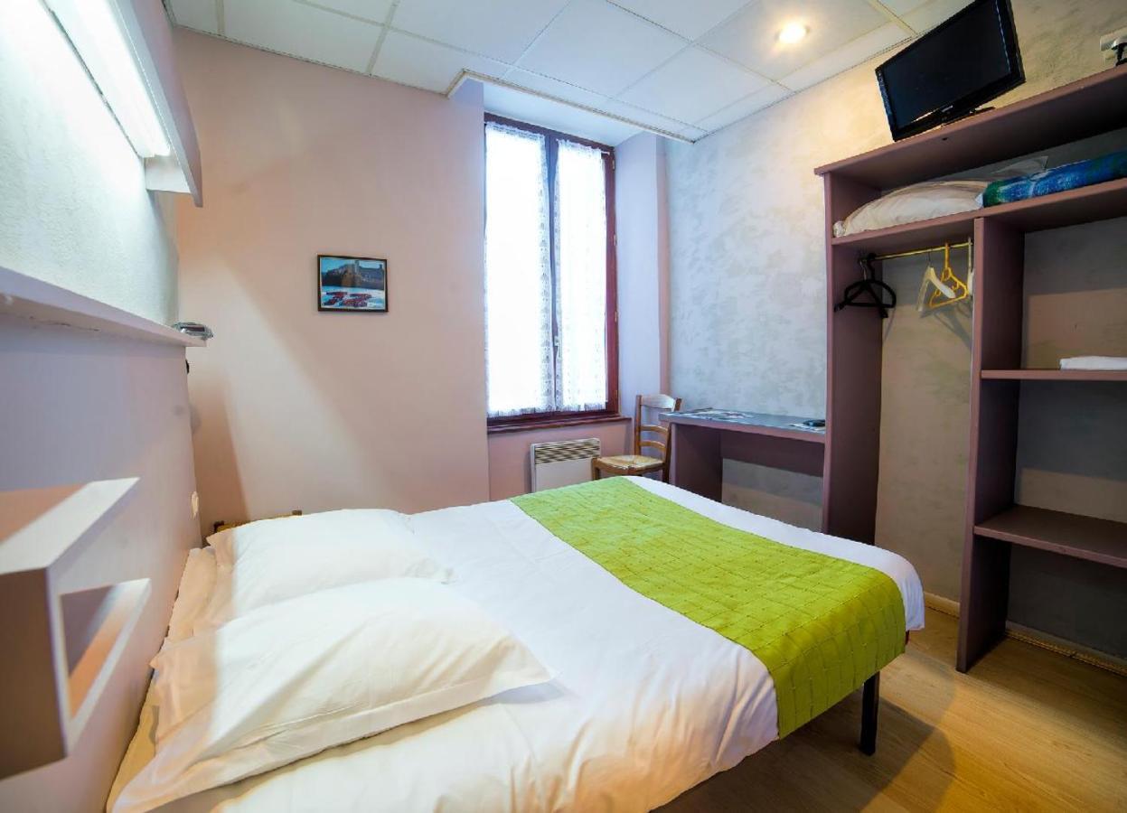 Hotel De La Gare ซีวีฮาค-เลอ-ชาตูว์ ภายนอก รูปภาพ
